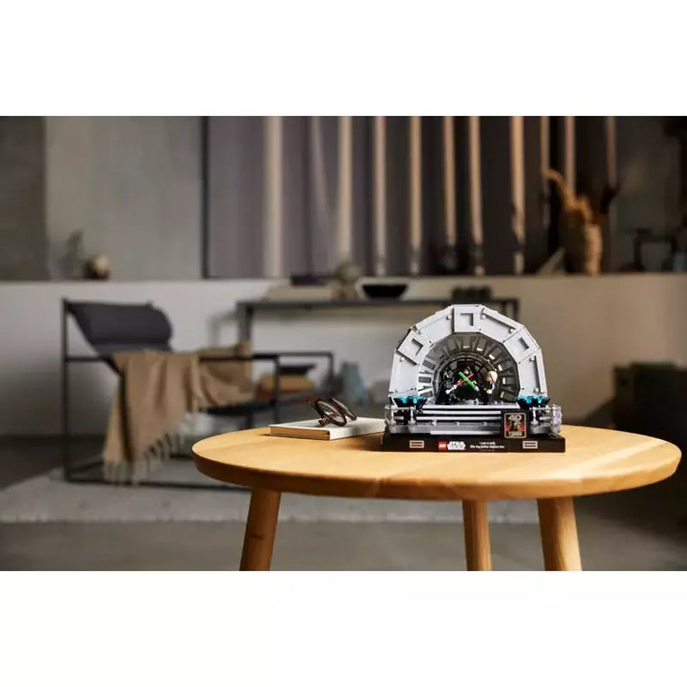 LEGO: Emperor's Throne Room™ Diorama