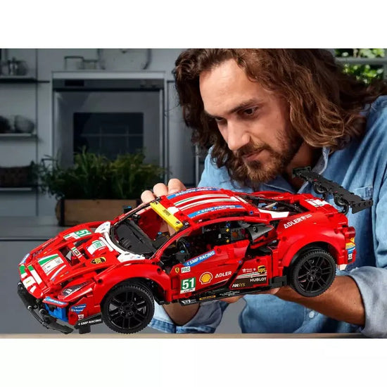 LEGO: Ferrari 488 GTE “AF Corse #51”