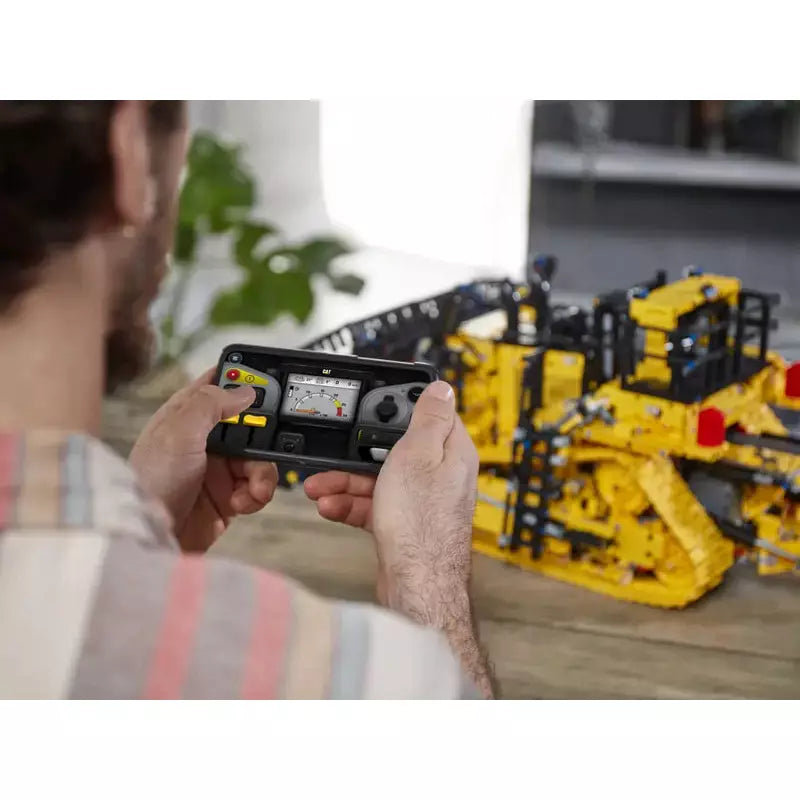 LEGO: App-Controlled Cat® D11 Bulldozer