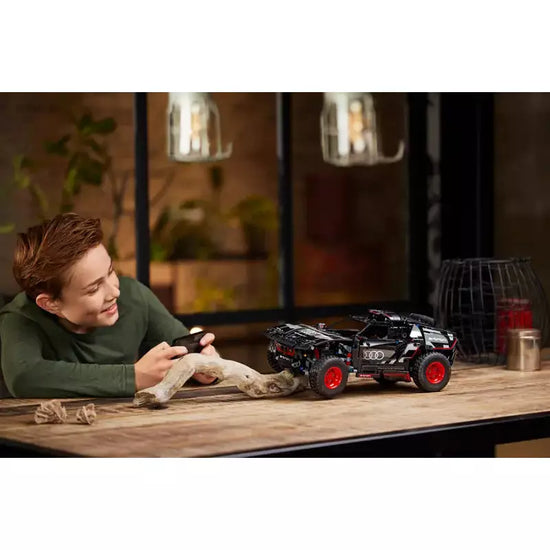 LEGO: Audi RS Q e-tron